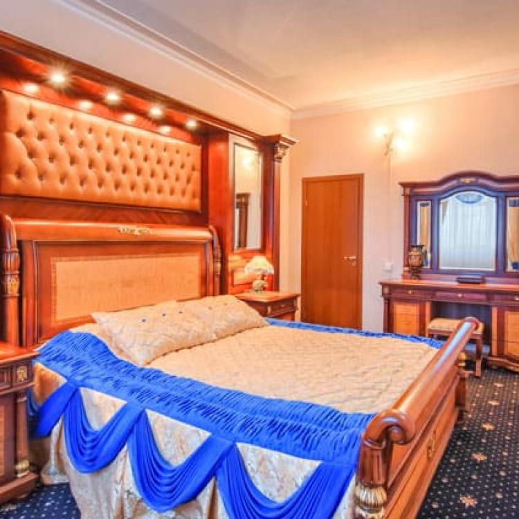Спальня в 2 местном 3 комнатном номере Апартамент санатория Солнечный в Кисловодске